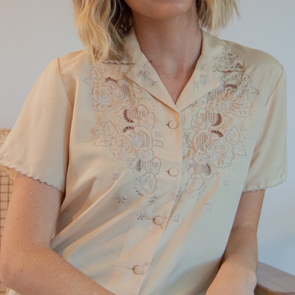 1950s Vintage Hand Embroidered Short Sleeve Blouse - Picture 6 of 13